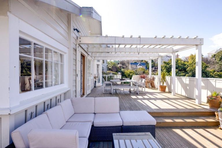 Photo of property in 21 Cobden Road, Bluff Hill, Napier, 4110