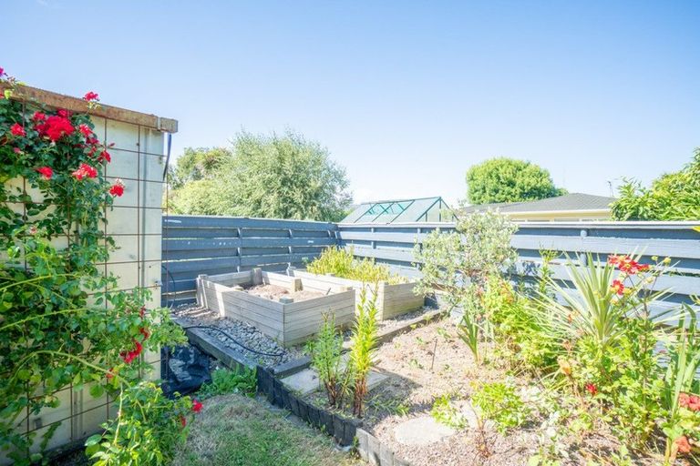 Photo of property in 16 Te Punga Place, Awapuni, Palmerston North, 4412
