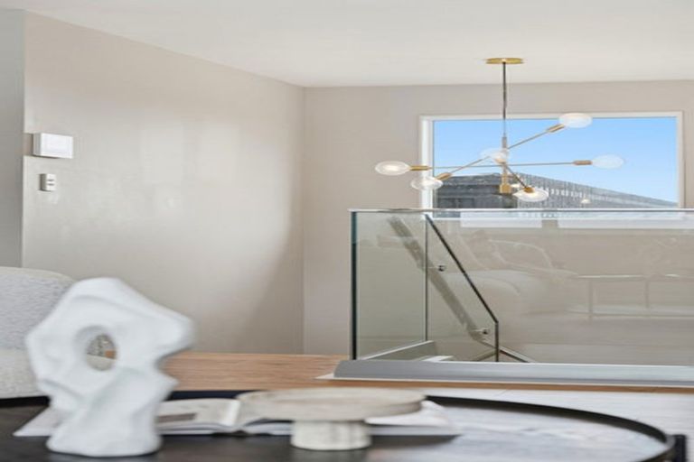 Photo of property in 17a Lake Pupuke Drive, Takapuna, Auckland, 0622