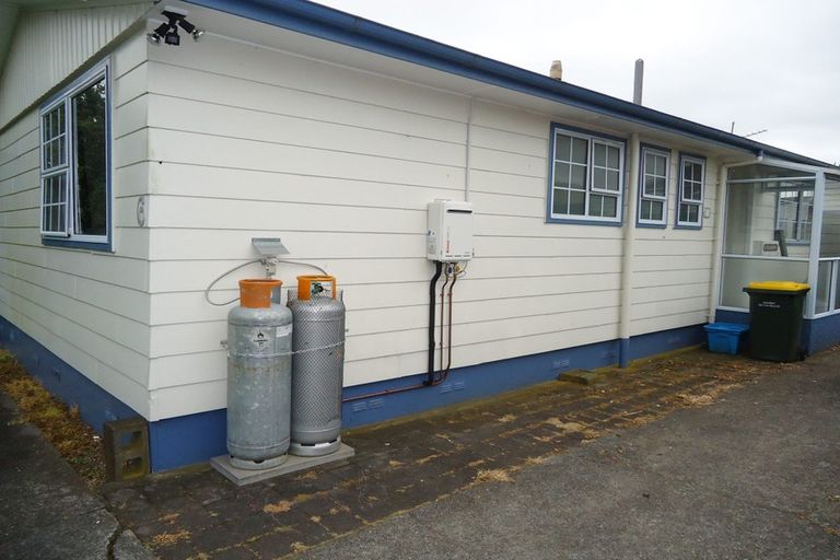 Photo of property in 6 Karaka Street, Inglewood, 4330