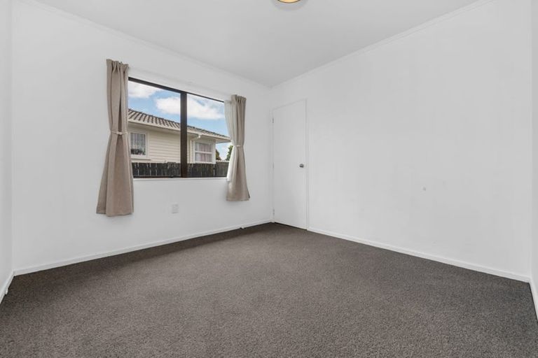 Photo of property in 2/103 Chichester Drive, Rosehill, Papakura, 2113