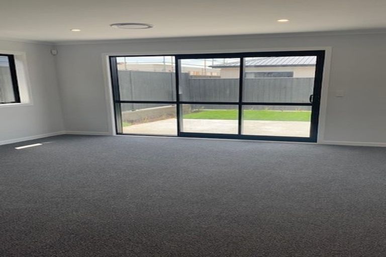 Photo of property in 5 Pihoihoi Place, Kenepuru, Porirua, 5022