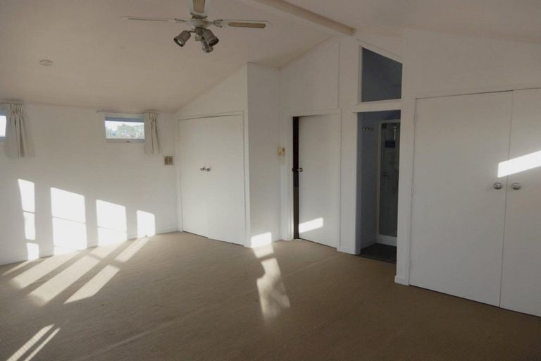 Photo of property in 2/537 Glenfield Road, Glenfield, Auckland, 0629