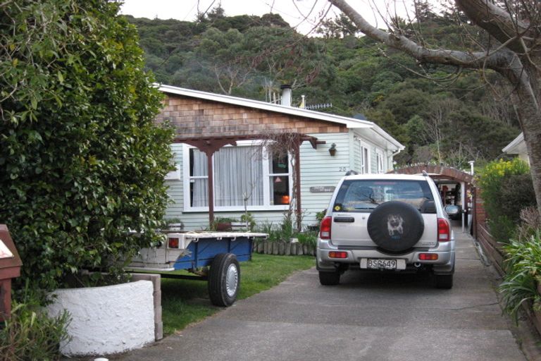 Photo of property in 20 Davis Grove, Wainuiomata, Lower Hutt, 5014