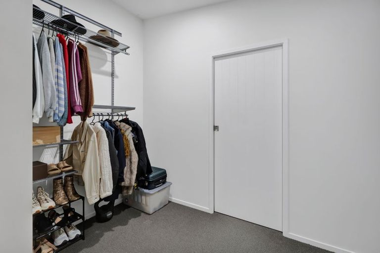 Photo of property in 70 Seaview Road, Marfell, New Plymouth, 4310