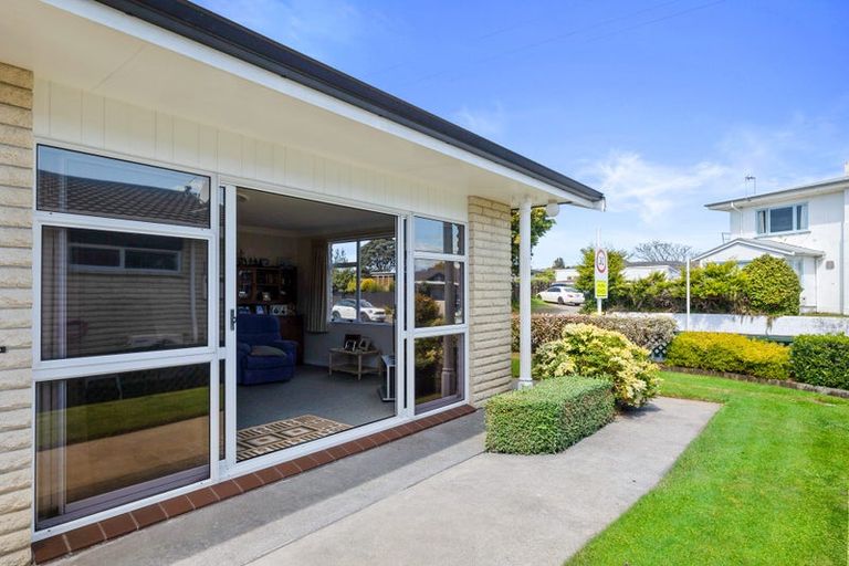 Photo of property in 3 Karaka Street, Merrilands, New Plymouth, 4312