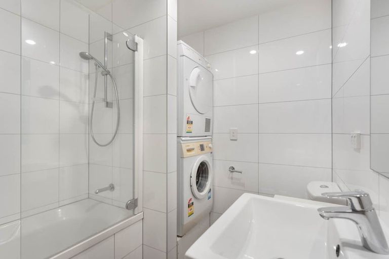 Photo of property in Apollo Apartments, 201/46 Rosedale Road, Rosedale, Auckland, 0632
