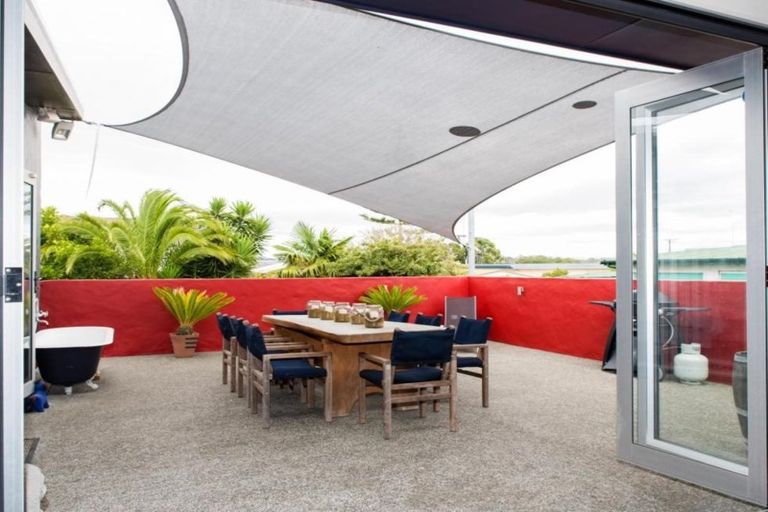 Photo of property in 104 Charles Street, Westshore, Napier, 4110