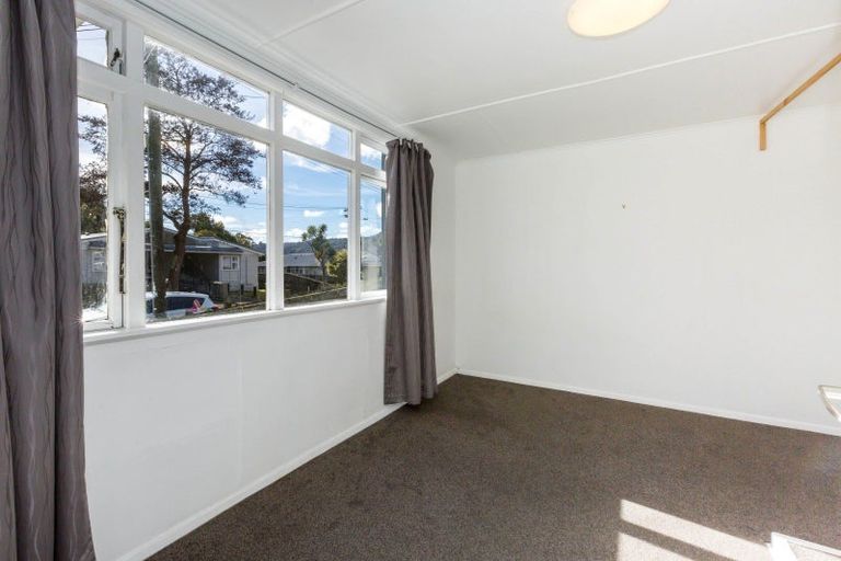 Photo of property in 35 Hanson Grove, Stokes Valley, Lower Hutt, 5019
