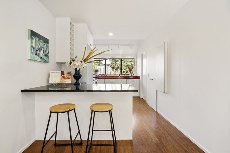 Photo of property in 1/78 Browns Bay Road, Rothesay Bay, Auckland, 0630