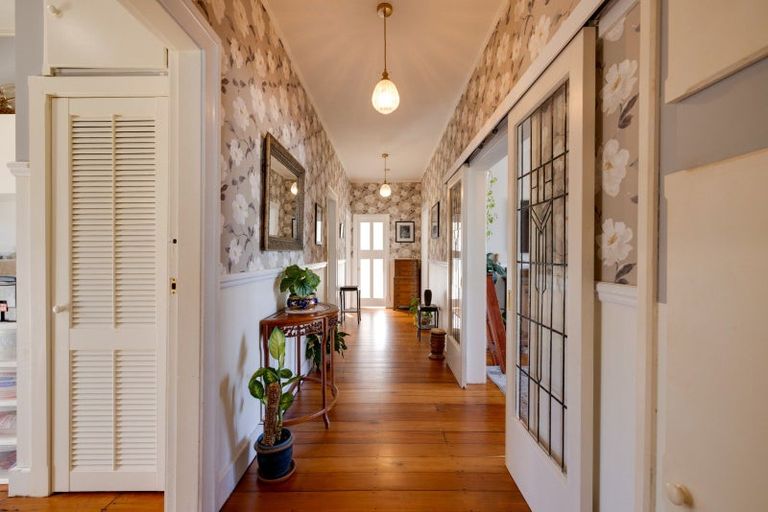 Photo of property in 21 Cobden Road, Bluff Hill, Napier, 4110