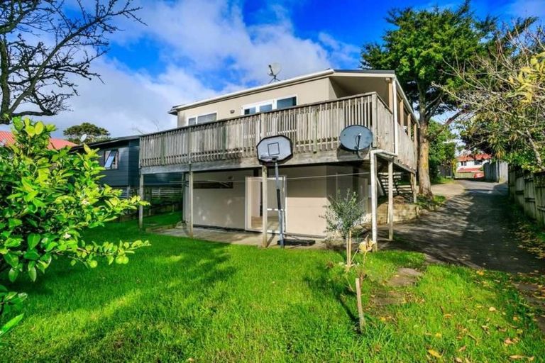 Photo of property in 1/12 Montgomery Avenue, Belmont, Auckland, 0622