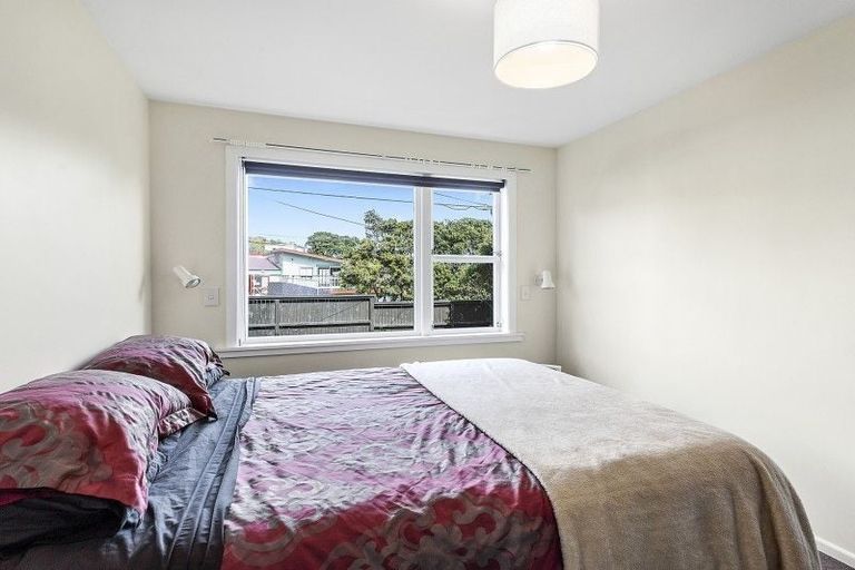 Photo of property in 3 Thames Street, Island Bay, Wellington, 6023