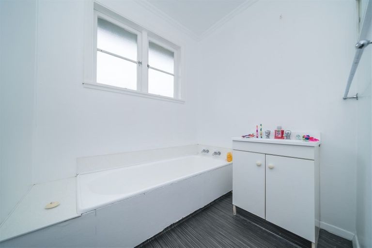 Photo of property in 42 Manson Street, Terrace End, Palmerston North, 4410