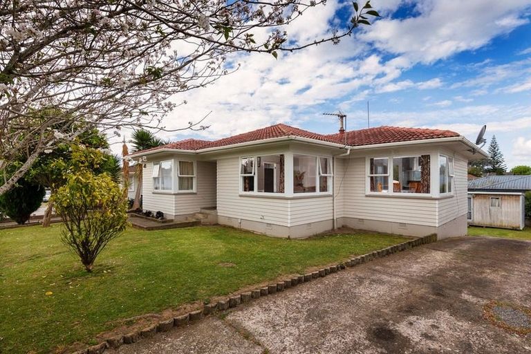 Photo of property in 13 Minton Place, Manurewa, Auckland, 2102