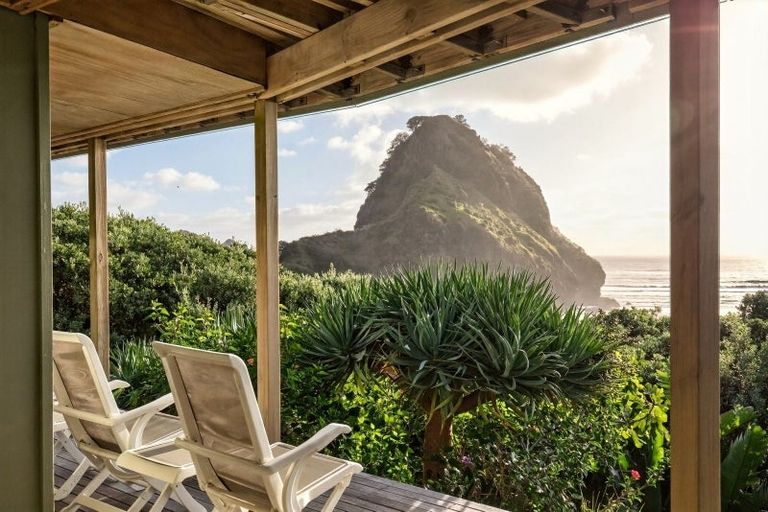 Photo of property in 24 Garden Road, Piha, 0772