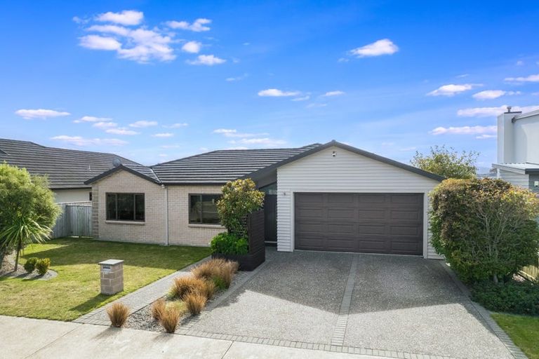 Photo of property in 102 Te Puia Drive, Aotea, Porirua, 5024