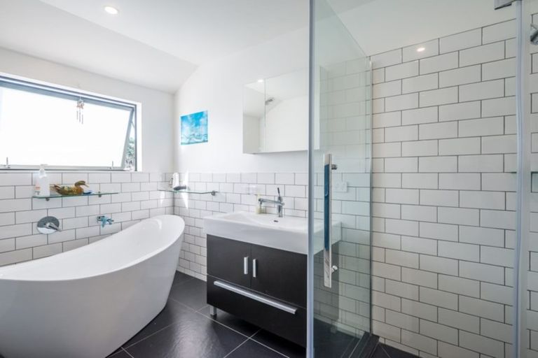 Photo of property in 100 Harakeke Road, Te Horo, Otaki, 5581