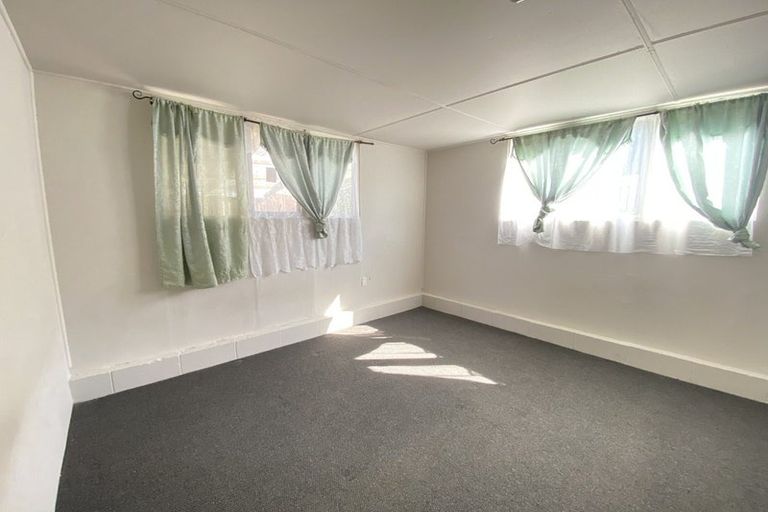 Photo of property in 8 Sabot Place, Massey, Auckland, 0614