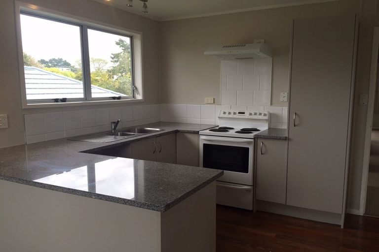 Photo of property in 28 Waimumu Road, Massey, Auckland, 0614