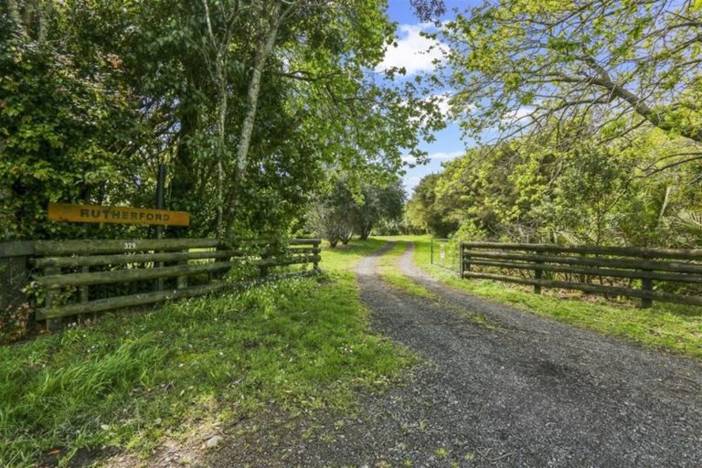 Photo of property in 329 Clifton Road, Whitford, Howick, 2571