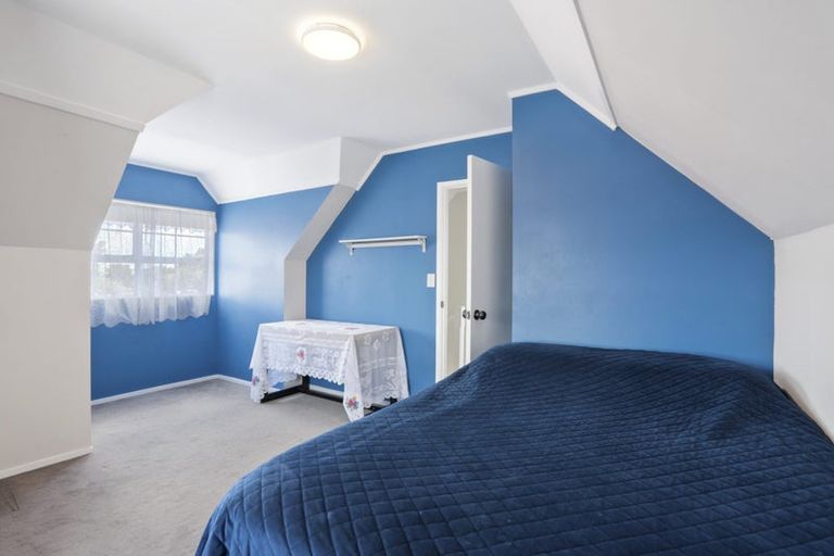 Photo of property in 229 Edmonton Road, Te Atatu South, Auckland, 0610