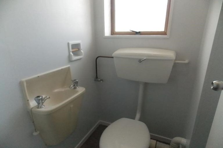 Photo of property in 1a Southern Cross Crescent, Island Bay, Wellington, 6023