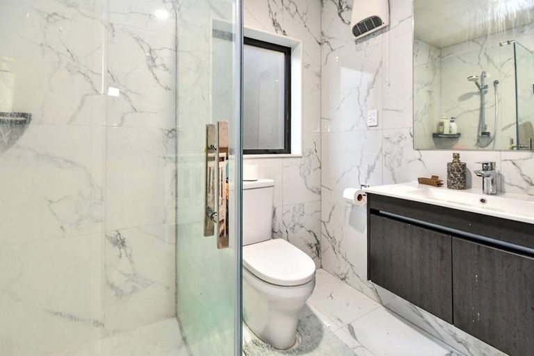 Photo of property in 7 Palmetto Place, Goodwood Heights, Auckland, 2105