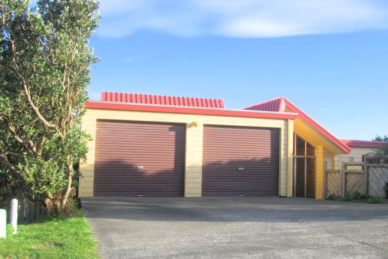 Photo of property in 3 Ettrick Grove, Papakowhai, Porirua, 5024