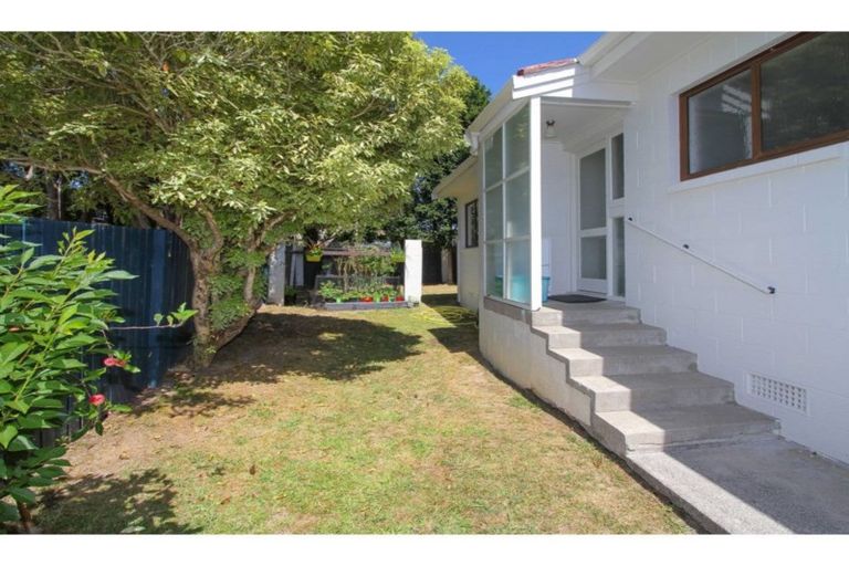 Photo of property in 1/7 Mannering Place, Hillcrest, Auckland, 0627