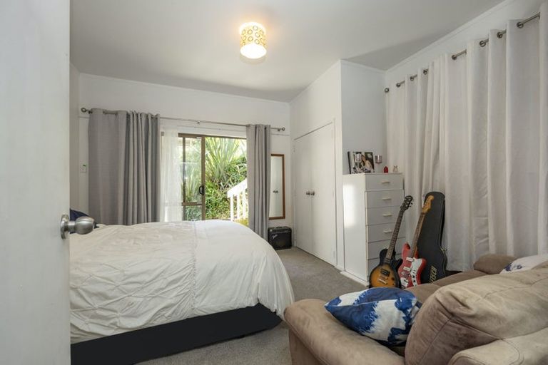 Photo of property in 24 Seaview Road, Piha, New Lynn, 0772