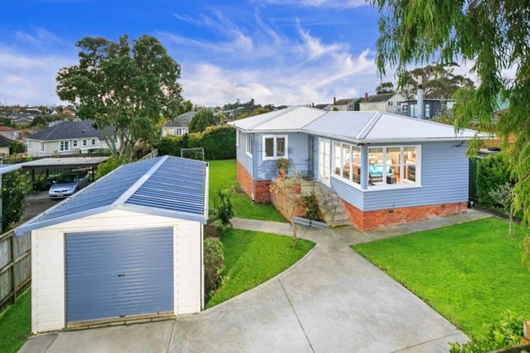Photo of property in 1a Corrella Road, Belmont, Auckland, 0622