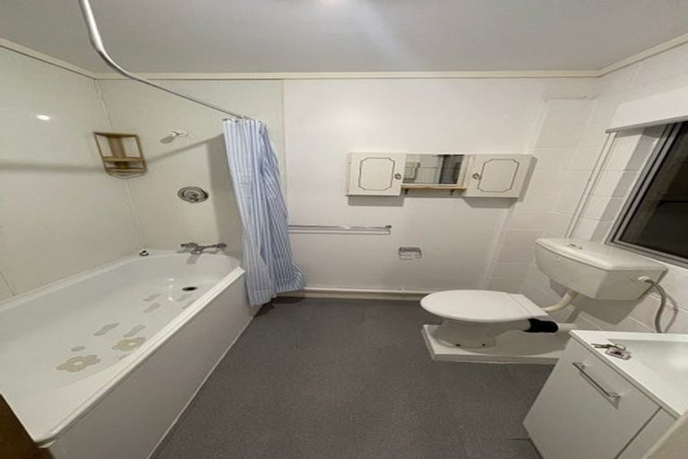 Photo of property in 24 Noeleen Street, Glenfield, Auckland, 0629