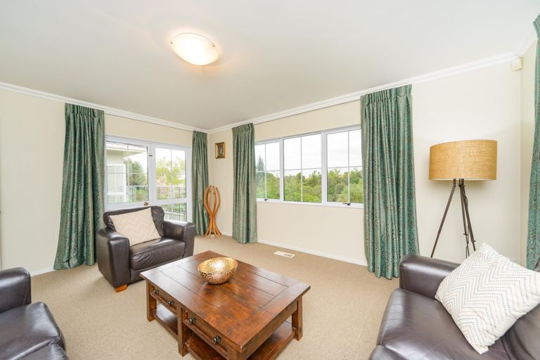 Photo of property in 22 Greenwood Place, Fitzherbert, Palmerston North, 4410