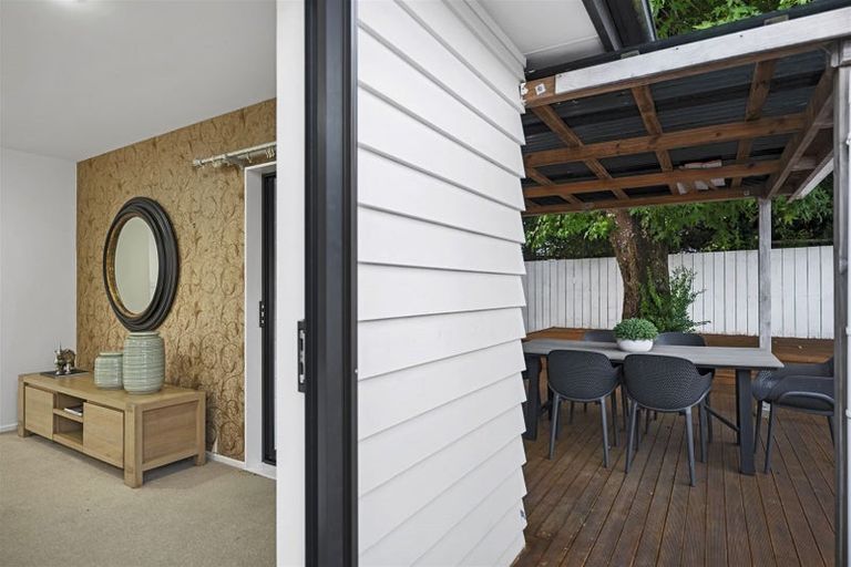 Photo of property in 209a Forrest Hill Road, Forrest Hill, Auckland, 0620