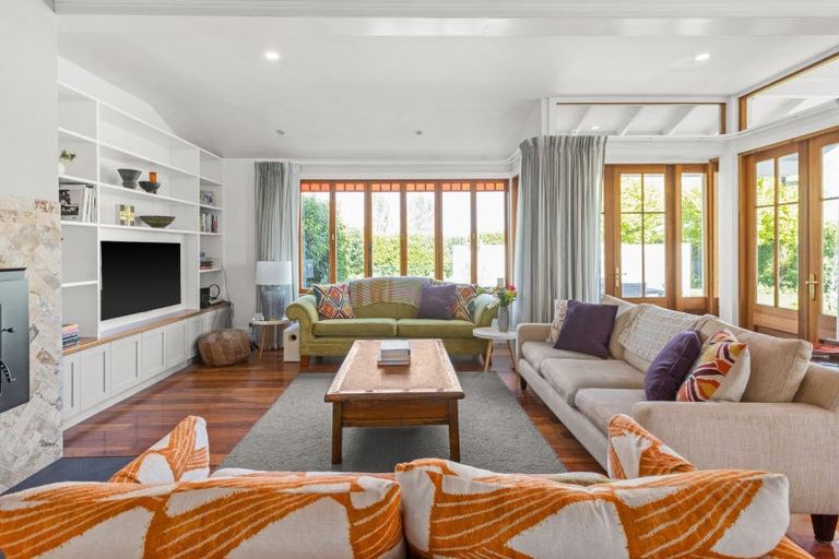 Photo of property in 340 Lawn Road, Clive, Hastings, 4180