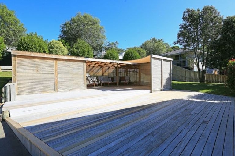 Photo of property in 10 Longreach Drive, Sunnyvale, Auckland, 0612