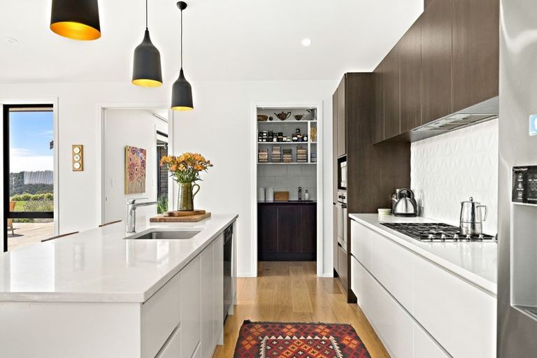 Photo of property in 16 Tamahunga Drive, Matakana, Warkworth, 0985