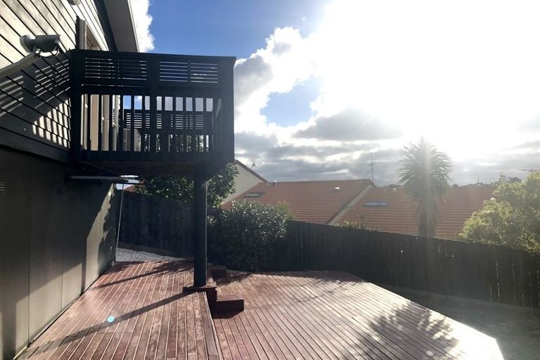 Photo of property in 7 Tobago Place, Sunnynook, Auckland, 0620