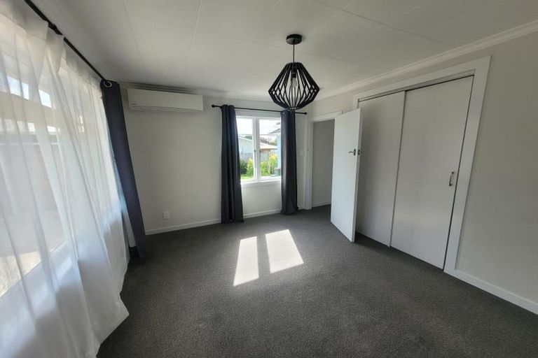 Photo of property in 73 Govett Avenue, Frankleigh Park, New Plymouth, 4310