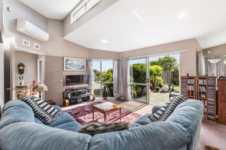 Photo of property in 6 Goldfinch Place, Welcome Bay, Tauranga, 3112