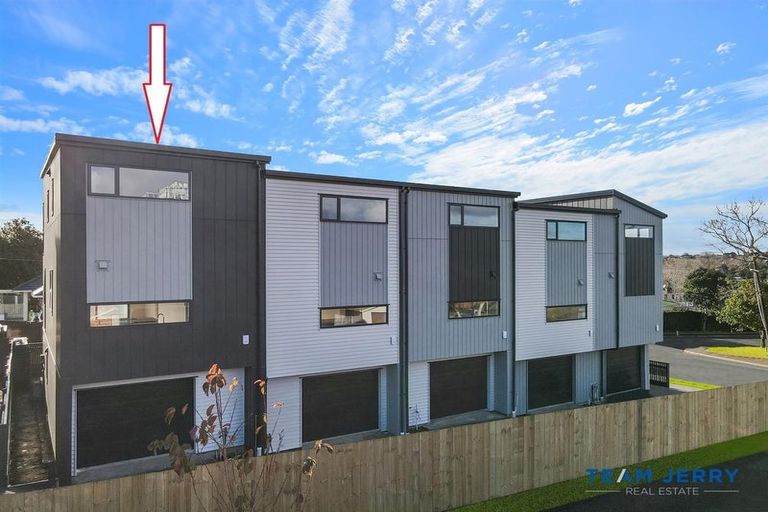 Photo of property in 5/26 Buscomb Avenue, Henderson, Auckland, 0610