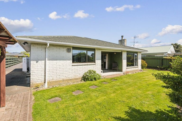 Photo of property in 50b Rewarewa Crescent, Waikanae, 5036