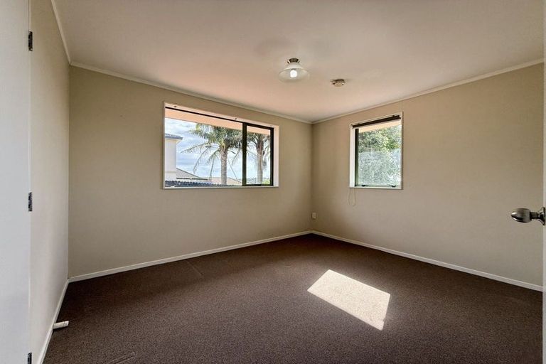 Photo of property in 48 Ruze Vida Drive, Massey, Auckland, 0614