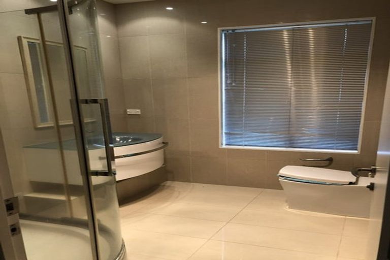 Photo of property in 118 Bleakhouse Road, Mellons Bay, Auckland, 2014