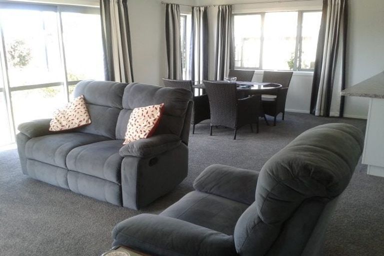Photo of property in 3 Wangapeka Way, Aotea, Porirua, 5024