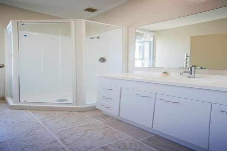 Photo of property in 102 Harbour Terrace, North Dunedin, Dunedin, 9016