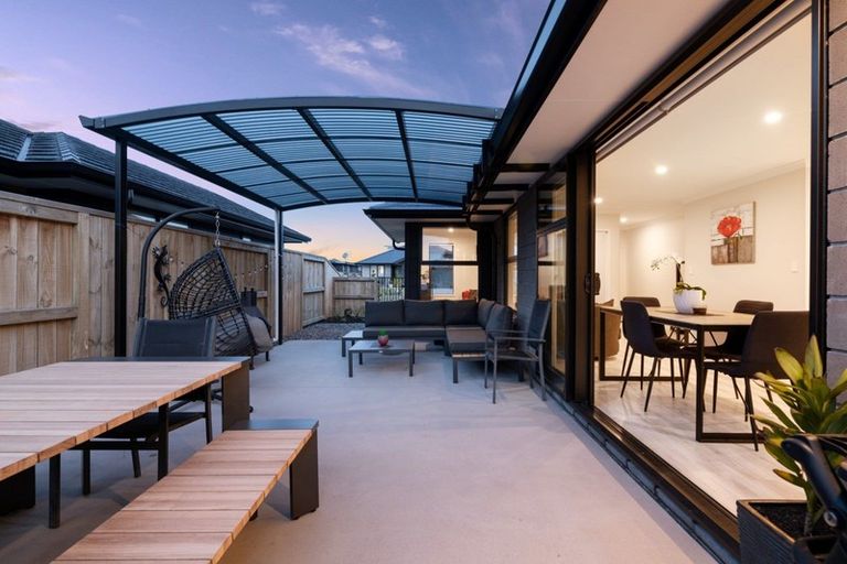 Photo of property in 15 Kotiate Street, Papamoa Beach, Papamoa, 3118