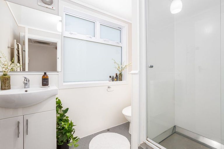 Photo of property in 28 Black Rock Road, Newlands, Wellington, 6037