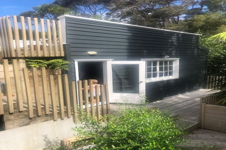 Photo of property in 17 Wernham Place, Northcote, Auckland, 0626